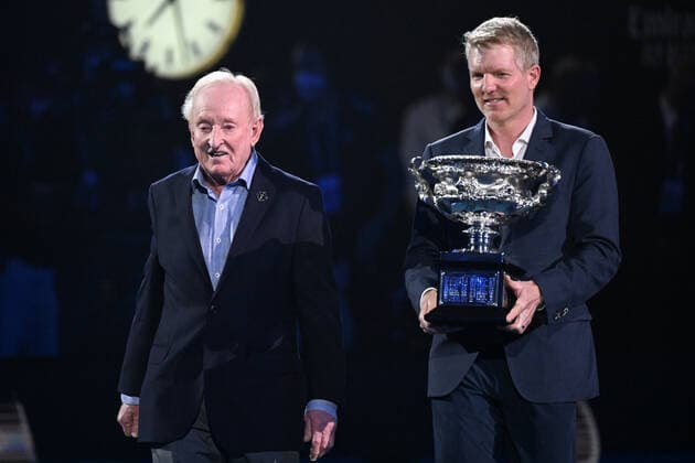 TENNIS AUSTRALIAN OPEN, Former tennis greats Jim Courier and Rod Laver with the Norman Brooks Challenge Cup before the men?s singles final between Rafael Nadal of Spain and Daniil Medvedev of Russia on Day 14 of the Australian Open at Melbourne Park in Melbourne, Sunday, January 30, 2022. ( NO ARCHIVING, EDITORIAL USE ONLY, NO USE IN BOOKS WITHOUT CONSENT MELBOURNE VIC AUSTRALIA  Copyright: xDEANxLEWINSx 20220130001618419679