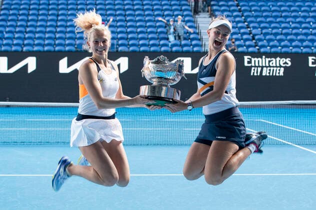 (220130) -- MELBOURNE, Jan. 30, 2022 -- Katerina Siniakova (L) Barbora Krejcikova of the Czech Republic pose for a photo with the trophy after winning the women s doubles final match against Anna Danilina of Kazakhstan Beatriz Haddad Maia of Brazil at Australian Open in Melbourne, Australia, on Jan. 30, 2022. ) (SP)AUSTRALIA-MELBOURNE-TENNIS-AUSTRALIAN OPEN-WOMEN S DOUBLES-FINAL BaixXuefei 