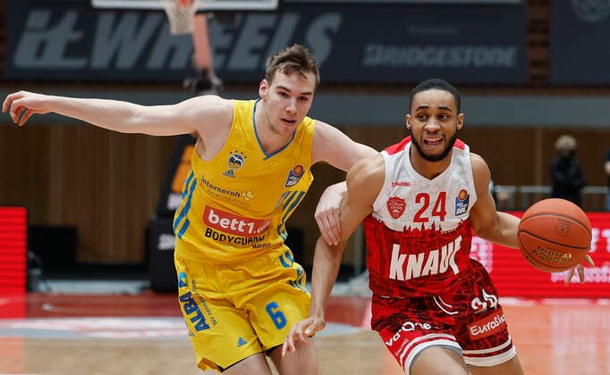 30 01 2022, Basketball, BBL, Hauptrunde, s Oliver Wuerzburg Alba Berlin, GER, Wuerzburg, tectake Arena picture v, li Malte Delow ALBA BERLIN and Cameron Hunt s Oliver Wuerzburg Copyright: HMBxMedia xHeikoxBecker