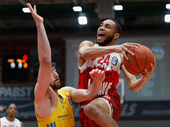 30 01 2022, basketball, BBL, main round, s Oliver Wuerzburg Alba Berlin, GER, Wuerzburg, tectake Arena picture v, li Yovel Zoosman ALBA BERLIN and Cameron Hunt s Oliver Wuerzburg Copyright: HMBxMedia xHeikoxBecker