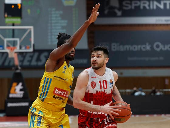 30 01 2022, basketball, BBL, main round, s Oliver Wuerzburg Alba Berlin, GER, Wuerzburg, tectake Arena picture v, li Jaleen Smith ALBA BERLIN and Luciano Parodi s Oliver Wuerzburg Copyright: HMBxMedia xHeikoxBecker