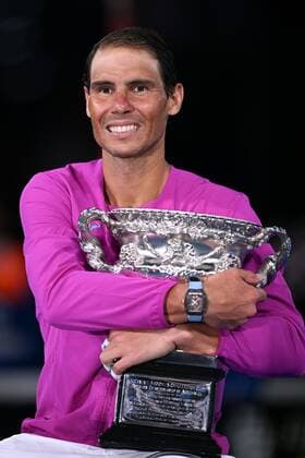 Mandatory Credit: Photo by James Gourley Shutterstock (12778011gf) Rafael Nadal celebrates victory in the Men s Singles final with the Norman Brookes Challenge Cup Australian Open, Day Fourteen, Tennis, Melbourne Park, Melbourne, Australia - 30 Jan 2022 Australian Open, Day Fourteen, Tennis, Melbourne Park, Melbourne, Australia - 30 Jan 2022  Copyright: xJamesxGourley Shutterstockx 12778011gf