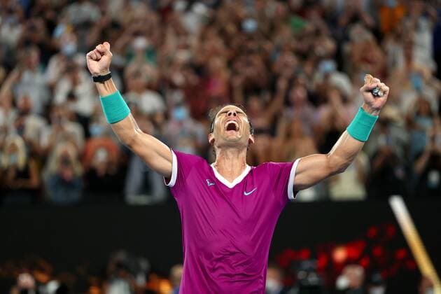 Sport Bilder des Tages Mandatory Credit: Photo by Ella Ling Shutterstock (12778014ei) Rafael Nadal celebrates victory in the Men s Singles final Australian Open, Day Fourteen, Tennis, Melbourne Park, Melbourne, Australia - 30 Jan 2022 Australian Open, Day Fourteen, Tennis, Melbourne Park, Melbourne, Australia - 30 Jan 2022  Copyright: xEllaxLing Shutterstockx 12778014ei
