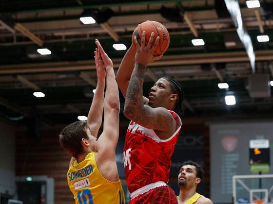 30 01 2022, basketball, BBL, main round, s Oliver Wuerzburg Alba Berlin, GER, Wuerzburg, tectake Arena picture v, li Tim Schneider ALBA BERLIN and Desi Rodriguez s Oliver Wuerzburg Copyright: HMBxMedia xHeikoxBecker