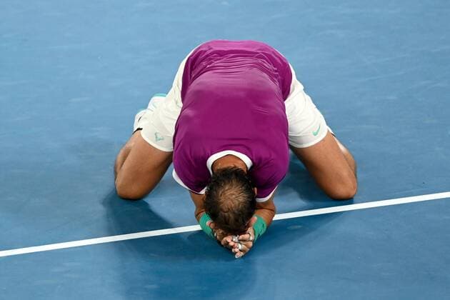 Mandatory Credit: Photo by James Gourley Shutterstock (12778011gm) Rafael Nadal celebrates victory in the Men s Singles final Australian Open, Day Fourteen, Tennis, Melbourne Park, Melbourne, Australia - 30 Jan 2022 Australian Open, Day Fourteen, Tennis, Melbourne Park, Melbourne, Australia - 30 Jan 2022 Copyright: xJamesxGourley Shutterstockx 12778011gm