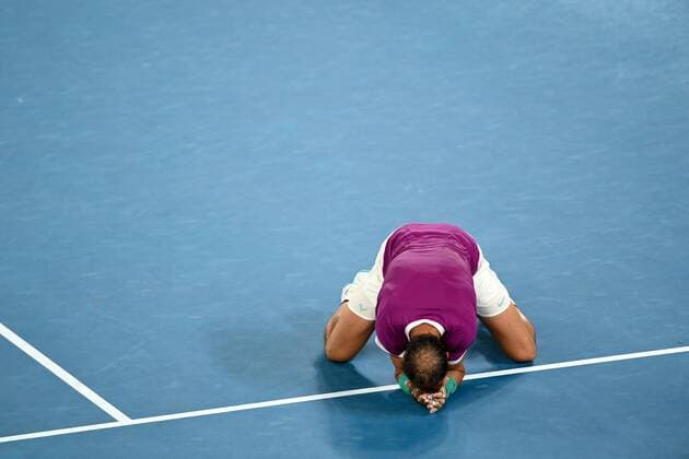 Mandatory Credit: Photo by James Gourley Shutterstock (12778011gk) Rafael Nadal celebrates victory in the Men s Singles final Australian Open, Day Fourteen, Tennis, Melbourne Park, Melbourne, Australia - 30 Jan 2022 Australian Open, Day Fourteen, Tennis, Melbourne Park, Melbourne, Australia - 30 Jan 2022 Copyright: xJamesxGourley Shutterstockx 12778011gk