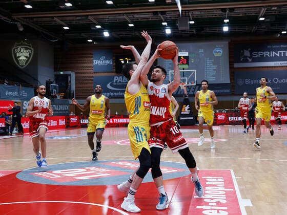 30 01 2022, basketball, BBL, main round, s Oliver Wuerzburg Alba Berlin, GER, Wuerzburg, tectake Arena picture v, li Yovel Zoosman ALBA BERLIN and Luciano Parodi s Oliver Wuerzburg Copyright: HMBxMedia xHeikoxBecker