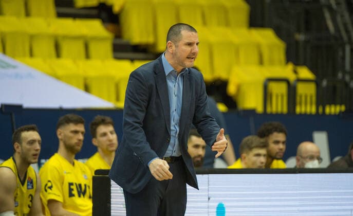 GER, Basketball,easy Credit BBL, EWE Baskets Oldenburg vs Telekom Baskets Bonn 30 01 2022, EWE Arena, Oldenburg, GER, easy Credit BBL, EWE Baskets Oldenburg vs Telekom Baskets Bonn , pictured the first home game as the new head coach of EWE Baskest Oldenburg Alen ABAZ EWE Baskets Oldenburg Head Coach Trainer nordphotoxRojahn nph00310