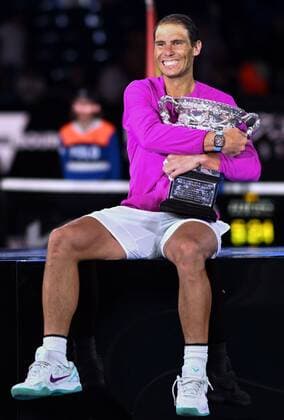 Mandatory Credit: Photo by James Gourley Shutterstock (12778011gp) Rafael Nadal celebrates victory in the Men s Singles final with the Norman Brookes Challenge Cup Australian Open, Day Fourteen, Tennis, Melbourne Park, Melbourne, Australia - 30 Jan 2022 Australian Open, Day Fourteen, Tennis, Melbourne Park, Melbourne, Australia - 30 Jan 2022  Copyright: xJamesxGourley Shutterstockx 12778011gp
