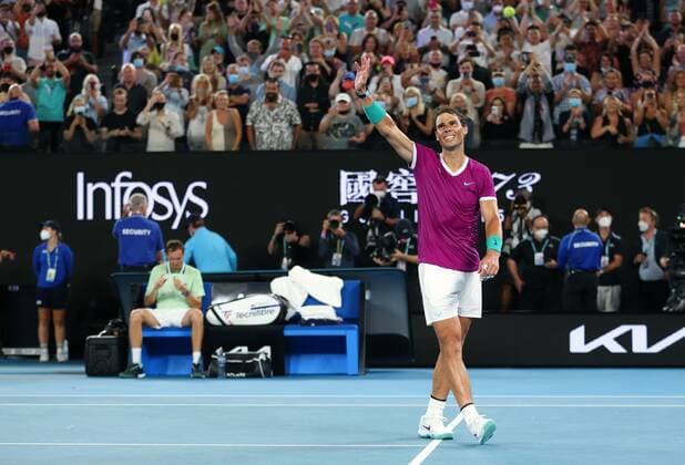 Mandatory Credit: Photo by Ella Ling Shutterstock (12778014ew) Rafael Nadal celebrates victory in the Men s Singles final Australian Open, Day Fourteen, Tennis, Melbourne Park, Melbourne, Australia - 30 Jan 2022 Australian Open, Day Fourteen, Tennis, Melbourne Park, Melbourne, Australia - 30 Jan 2022  Copyright: xEllaxLing Shutterstockx 12778014ew