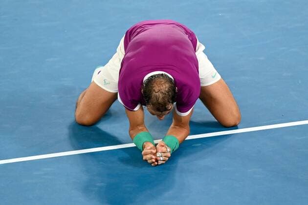Mandatory Credit: Photo by James Gourley Shutterstock (12778011hh) Rafael Nadal celebrates victory in the Men s Singles final Australian Open, Day Fourteen, Tennis, Melbourne Park, Melbourne, Australia - 30 Jan 2022 Australian Open, Day Fourteen, Tennis, Melbourne Park, Melbourne, Australia - 30 Jan 2022  Copyright: xJamesxGourley Shutterstockx 12778011hh