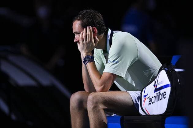 Sport Themen der Woche KW04 Sport Bilder des Tages Mandatory Credit: Photo by James Gourley Shutterstock (12778011hm) Daniil Medvedev after defeat in the Men s Singles final Australian Open, Day Fourteen, Tennis, Melbourne Park, Melbourne, Australia - 30 Jan 2022 Australian Open, Day Fourteen, Tennis, Melbourne Park, Melbourne, Australia - 30 Jan 2022 Copyright: xJamesxGourley Shutterstockx 12778011hm