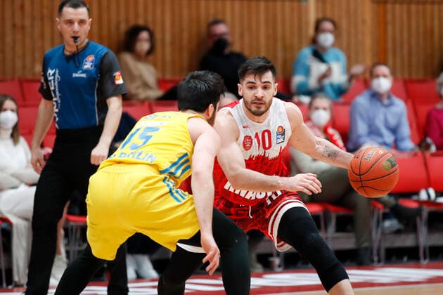 30 01 2022, skin round 2021 22, 19 matchday, s Oliver Wuerzburg vs ALBA Berlin, easyCredit BBL, 19 matchday, GER, Wuerzburg, tectake ARENA, picture v li Tamir Blatt ALBA BERLIN vs Luciano Parodi s Oliver Wuerzburg Copyright: HMBxMedia xHeikoxBecker