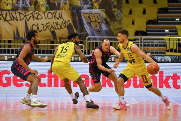 GER, Basketball,easy Credit BBL, EWE Baskets Oldenburg vs Telekom Baskets Bonn 30 01 2022, EWE Arena, Oldenburg, GER, easy Credit BBL, EWE Baskets Oldenburg vs Telekom Baskets Bonn , in picture Michal MICHALAK EWE Baskets Oldenburg 20 Karsten TADDA Telekom Baskets Bonn 9 Cameron CLARK EWE Baskets Oldenburg 15 nordphotoxRojahn nph00310