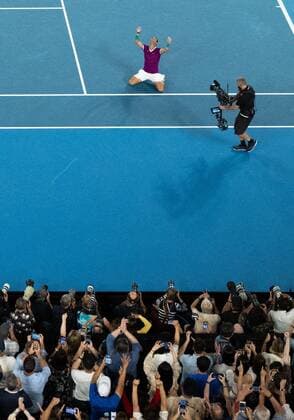 Mandatory Credit: Photo by James Gourley Shutterstock (12778011hu) Rafael Nadal celebrates victory in the Men s Singles final Australian Open, Day Fourteen, Tennis, Melbourne Park, Melbourne, Australia - 30 Jan 2022 Australian Open, Day Fourteen, Tennis, Melbourne Park, Melbourne, Australia - 30 Jan 2022 Copyright: xJamesxGourley Shutterstockx 12778011hu