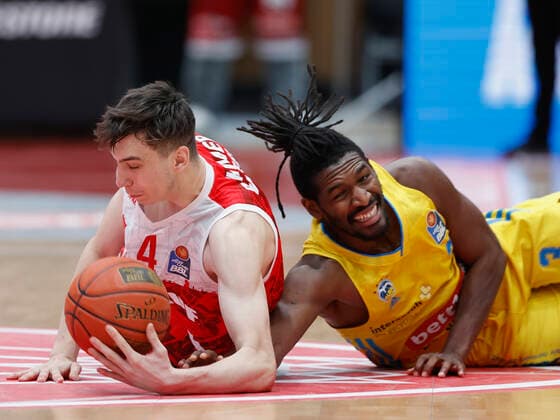 30 01 2022, basketball, BBL, main round, s Oliver Wuerzburg Alba Berlin, GER, Wuerzburg, tectake Arena picture v, li Julius Boehmer s Oliver Wuerzburg and Jaleen Smith ALBA BERLIN Copyright: HMBxMedia xHeikoxBecker