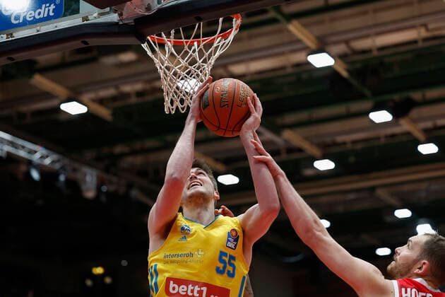 30 01 2022, basketball, BBL, main round, s Oliver Wuerzburg Alba Berlin, GER, Wuerzburg, tectake Arena picture v, li Ben Lammers ALBA BERLIN and Felix Hoffmann s Oliver Wuerzburg Copyright: HMBxMedia xHeikoxBecker