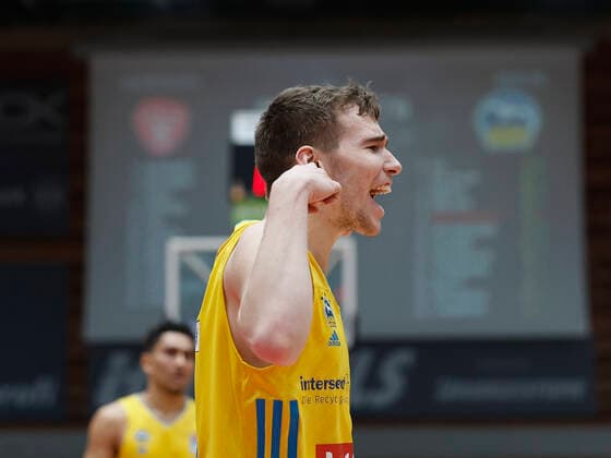 30 01 2022, basketball, BBL, main round, s Oliver Wuerzburg Alba Berlin, GER, Wuerzburg, tectake Arena picture v, li cheering Malte Delow ALBA BERLIN Copyright: HMBxMedia xHeikoxBecker