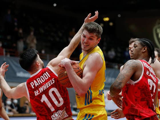 30 01 2022, Basketball, BBL, Hauptrunde, s Oliver Wuerzburg Alba Berlin, GER, Wuerzburg, tectake Arena picture v, li Luciano Parodi s Oliver Wuerzburg , Ben Lammers ALBA BERLIN and Desi Rodriguez s Oliver Wuerzburg Copyright: HMBxMedia xHeikoxBecker