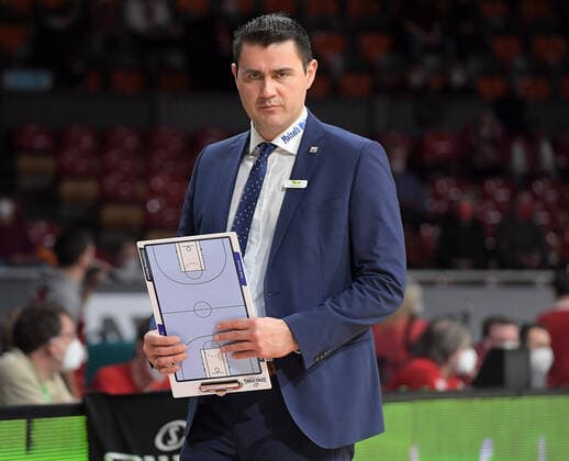 30 01 2022, xemx, basketball BBL Bundesliga, FC Bayern Muenchen basketball medi Bayreuth emspor, v l head coach Mauricio Parra medi Bayreuth Muenchen