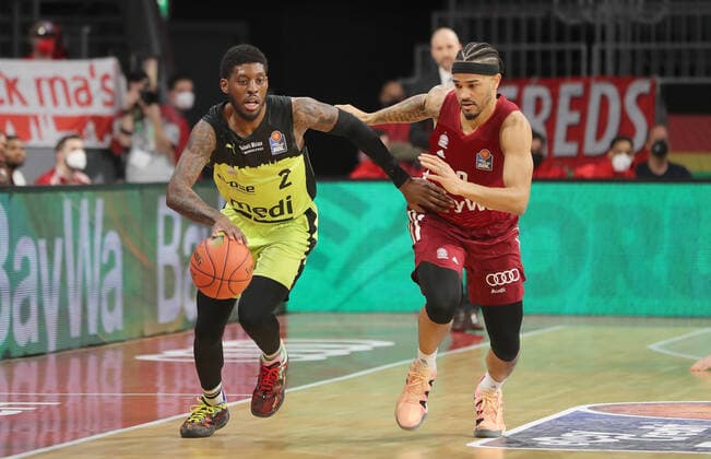 Duel between Sacar Anim medi bayreuth, 2 and Nick Weiler Babb Bayern Basketball, 0 GER, FC Bayern Basketball vs medi bayreuth, 1 Bundesliga, season 2021 2022, 30 01 2022, GER, FC Bayern Basketball vs medi bayreuth, 1 Bundesliga, season 2021 2022, 30 01 2022, Muenchen Copyright: xEIBNER MarcelxEngelbrechtx EP_EER