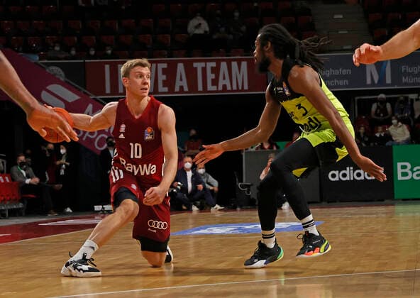 30 01 2022, basketball, BBL FC Bayern Basketball vs Bayreuth, Audi Dome Munich, sports, in the picture Ognjen Jaramaz FCB Basketball vs Marcus Thornton Bayreuth