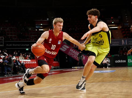 30 01 2022, basketball, BBL FC Bayern Basketball vs Bayreuth, Audi Dome Munich, sports, in the picture Ognjen Jaramaz FCB Basketball vs Kay Bruhnke Bayreuth
