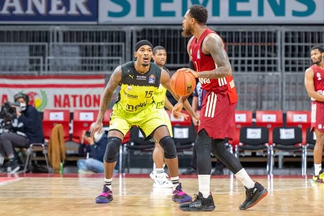 Terry Allen 15 medi Bayreuth , Thomas Deshaun 1 FC Bayern , FC Bayern Basketball vs medi Bayreuth, easyCredit BBL, 30 01 2022 Muenchen Bayern Germany Copyright: xkolbert-press UlrichxGamelx