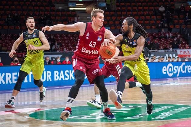 Martynas Sajus 19 medi Bayreuth , Leon Radosevic 43 FC Bayern , Marcus Thornton 3 medi Bayreuth , FC Bayern Basketball vs medi Bayreuth, easyCredit BBL, 30 01 2022 Muenchen Bayern Germany Copyright: xkolbert-press UlrichxGamelx