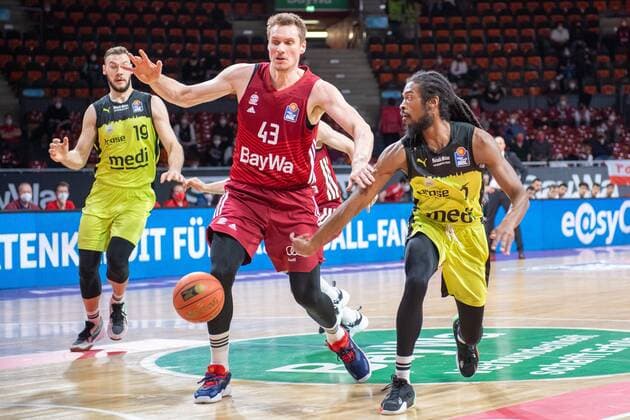 Martynas Sajus 19 medi Bayreuth , Leon Radosevic 43 FC Bayern , Marcus Thornton 3 medi Bayreuth , FC Bayern Basketball vs medi Bayreuth, easyCredit BBL, 30 01 2022 Muenchen Bayern Germany Copyright: xkolbert-press UlrichxGamelx