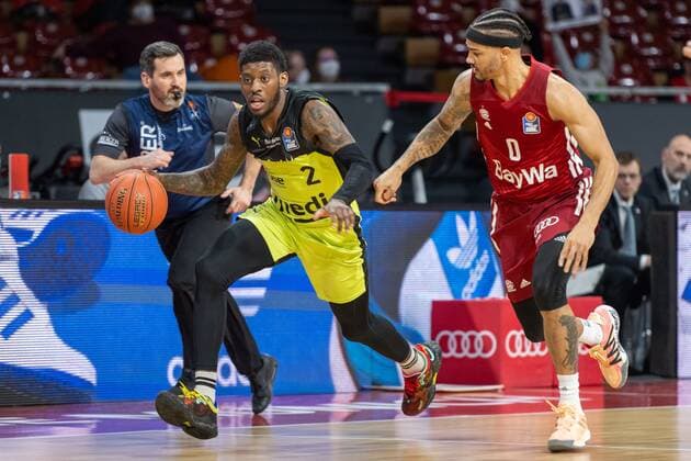 Sacar Anim 2 medi Bayreuth , Nick Weiler Babb 0 FC Bayern , FC Bayern Basketball vs medi Bayreuth, easyCredit BBL, 30 01 2022 Muenchen Bayern Germany Copyright: xkolbert-press UlrichxGamelx