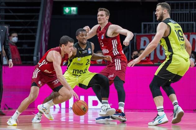 Zan Mark Sisko 31 FC Bayern , Cameron Wells 22 medi Bayreuth , Leon Radosevic 43 FC Bayern , Martynas Sajus 19 medi Bayreuth , FC Bayern Basketball vs medi Bayreuth, easyCredit BBL, 30 01 2022 Muenchen Bayern Germany Copyright: xkolbert-press UlrichxGamelx