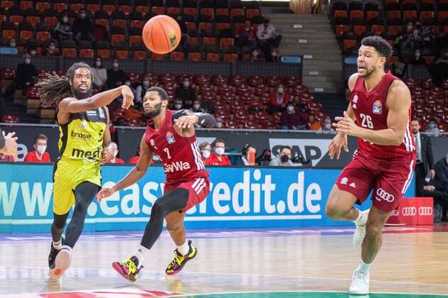 Marcus Thornton 3 medi Bayreuth , Corey Walden 2 FC Bayern , Marvin Ogunsipe 26 FC Bayern , FC Bayern Basketball vs medi Bayreuth, easyCredit BBL, 30 01 2022 Muenchen Bayern Germany Copyright: xkolbert-press UlrichxGamelx