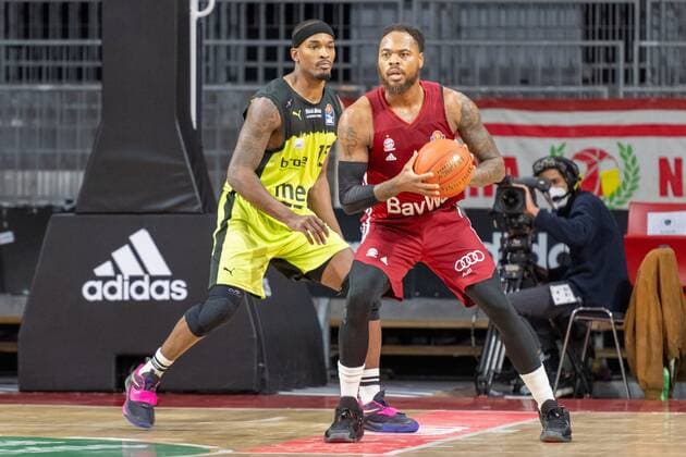 Terry Allen 15 medi Bayreuth , Thomas Deshaun 1 FC Bayern , FC Bayern Basketball vs medi Bayreuth, easyCredit BBL, 30 01 2022 Muenchen Bayern Germany Copyright: xkolbert-press UlrichxGamelx