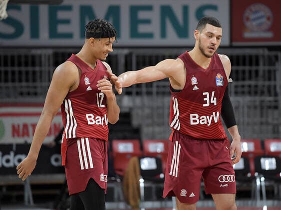 30 01 2022, xemx, basketball BBL Bundesliga, FC Bayern Muenchen basketball medi Bayreuth emspor, v l team, players, cheer at the end of the match, celebrate at the end of the match Muenchen