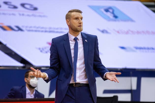 Oldenburg, Lower Saxony, DEU, 30 01 2022, Tuomas Iisalo Telekom Baskets Bonn EWE Baskets Oldenburg vs Telekom Baskets Bonn 1 Basketball Bundesliga Saison 2021 2022, 19 Spieltag, Grosse EWE Arena EWE Baskets Oldenburg vs Telekom Baskets Bonn