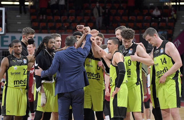 30 01 2022, xemx, basketball BBL Bundesliga, FC Bayern Muenchen basketball medi Bayreuth emspor, v l team, players, disappointed, disappointed looking at the end of the match Muenchen