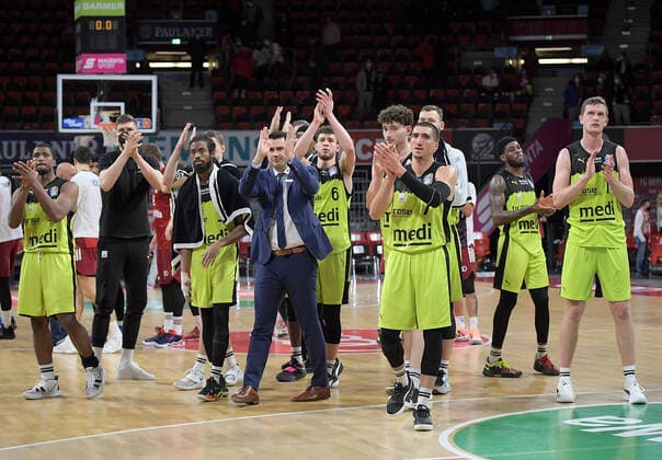 30 01 2022, xemx, basketball BBL Bundesliga, FC Bayern Muenchen basketball medi Bayreuth emspor, v l team, players, disappointed, disappointed looking at the end of the match Muenchen