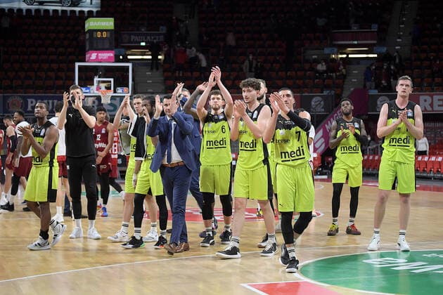 30 01 2022, xemx, basketball BBL Bundesliga, FC Bayern Muenchen basketball medi Bayreuth emspor, v l team, players, disappointed, disappointed looking at the end of the match Muenchen