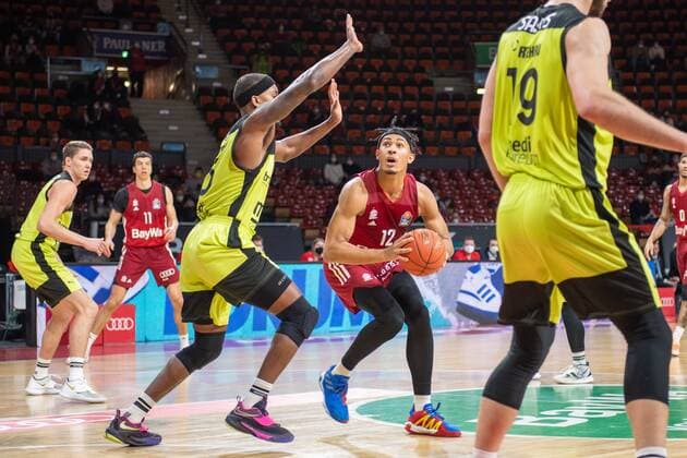 Kevin Wohlrath 6 medi Bayreuth , Jason George 12 FC Bayern , FC Bayern Basketball vs medi Bayreuth, easyCredit BBL, 30 01 2022 Muenchen Bayern Germany Copyright: xkolbert-press UlrichxGamelx