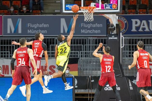 Vladimir Lucic 11 FC Bayern , Cameron Wells 22 medi Bayreuth , Jason George 12 FC Bayern , FC Bayern Basketball vs medi Bayreuth, easyCredit BBL, 30 01 2022 Muenchen Bayern Germany Copyright: xkolbert-press UlrichxGamelx