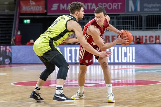 Kevin Wohlrath 6 medi Bayreuth , Zan Mark Sisko 31 FC Bayern , FC Bayern Basketball vs medi Bayreuth, easyCredit BBL, 30 01 2022 Muenchen Bayern Germany Copyright: xkolbert-press UlrichxGamelx