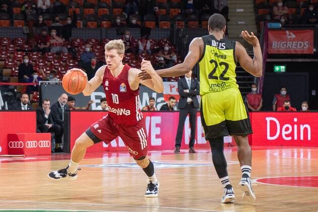 Ognjen Jaramaz 10 FC Bayern , Cameron Wells 22 medi Bayreuth , FC Bayern Basketball vs medi Bayreuth, easyCredit BBL, 30 01 2022 Muenchen Bayern Germany Copyright: xkolbert-press UlrichxGamelx