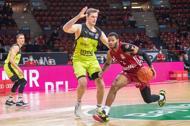 Moritz Sanders 14 medi Bayreuth , Corey Walden 2 FC Bayern , FC Bayern Basketball vs medi Bayreuth, easyCredit BBL, 30 01 2022 Muenchen Bayern Germany Copyright: xkolbert-press UlrichxGamelx