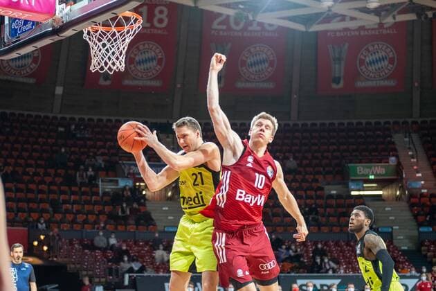 Janari Joesaar 21 medi Bayreuth , Ognjen Jaramaz 10 FC Bayern , FC Bayern Basketball vs medi Bayreuth, easyCredit BBL, 30 01 2022 Muenchen Bayern Germany Copyright: xkolbert-press UlrichxGamelx