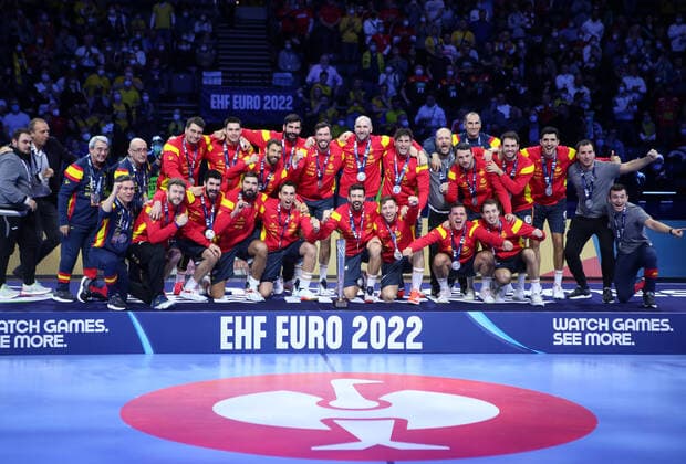 CÃ rÃ monie Podium Team Spain during the EHF Men s Euro 2022, Final handball match between Sweden and Spain on January 30, 2022 at Budapest Multifunctional Arena in Budapest, Hungary - Photo Laurent Lairys PANORAMIC HANDBALL : Suede Vs Espagne - Championnat d Europe - 30 01 2022 LaurentLairys Panoramic 