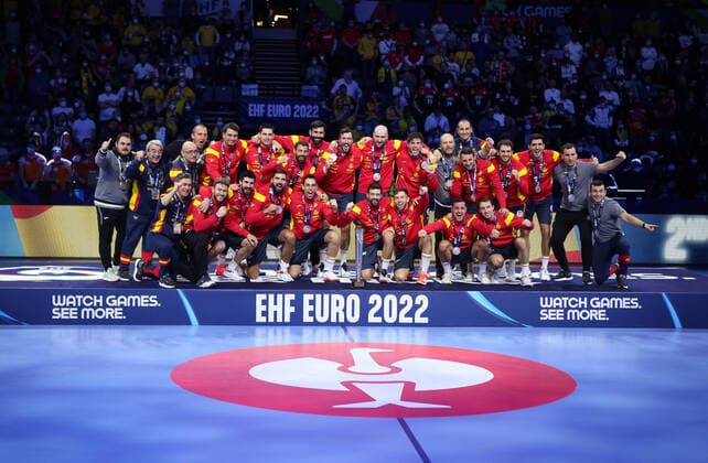 CÃ rÃ monie Podium Team Spain during the EHF Men s Euro 2022, Final handball match between Sweden and Spain on January 30, 2022 at Budapest Multifunctional Arena in Budapest, Hungary - Photo Laurent Lairys PANORAMIC HANDBALL : Suede Vs Espagne - Championnat d Europe - 30 01 2022 LaurentLairys Panoramic 
