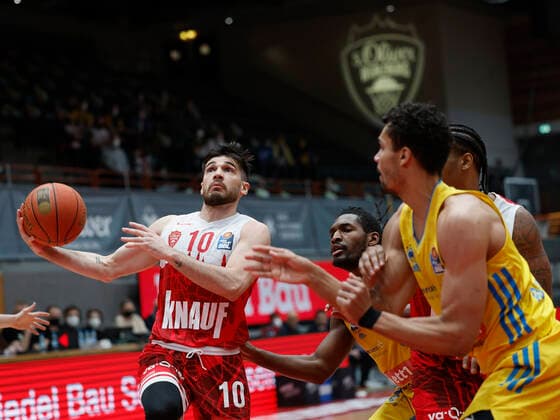 30 01 2022, Basketball, BBL, Hauptrunde, s Oliver Wuerzburg Alba Berlin, GER, Wuerzburg, tectake Arena picture v, li Luciano Parodi s Oliver Wuerzburg , Jaleen Smith ALBA BERLIN , Desi Rodriguez s Oliver Wuerzburg and Oscar Da Silva ALBA BERLIN Copyright: HMBxMedia xHeikoxBecker