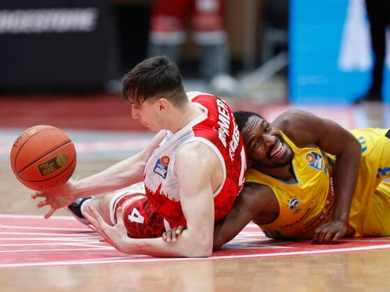 30 01 2022, basketball, BBL, main round, s Oliver Wuerzburg Alba Berlin, GER, Wuerzburg, tectake Arena picture v, li Julius Boehmer s Oliver Wuerzburg and Jaleen Smith ALBA BERLIN Copyright: HMBxMedia xHeikoxBecker