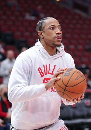 CHICAGO, IL - JANUARY 30: Chicago Bulls forward DeMar DeRozan (11) in action before a NBA, Basketball Herren, USA game between the Portland Trail Blazers and the Chicago Bulls on January 30, 2022 at the United Center in Chicago, IL. (Photo by Melissa Tamez Icon Sportswire) NBA: JAN 30 Trail Blazers at Bulls Icon22013013